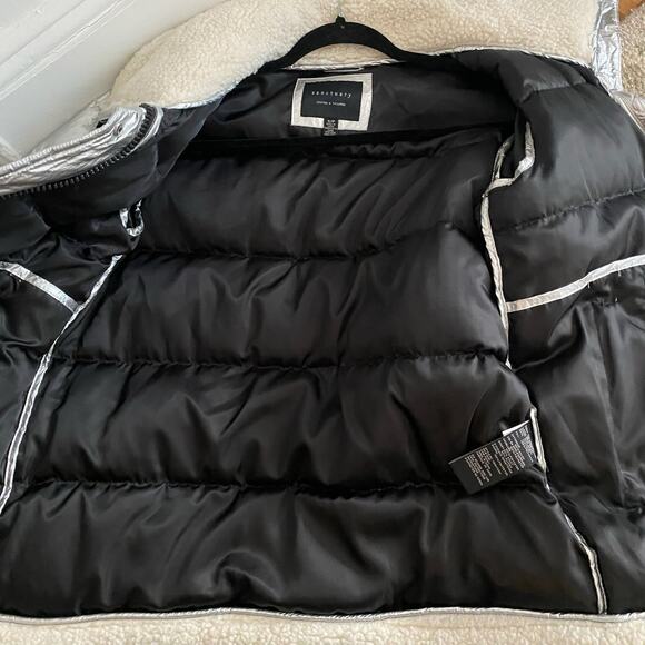 Sanctuary Silver Shine Down Puffer Jacket Cream Shearling Collar Trim Sz Small - Picture 15 of 15